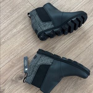 Sorel Black and Gray Ankle Boots